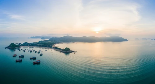 Binh Ba Island: Lobster Farms and Nom Beach